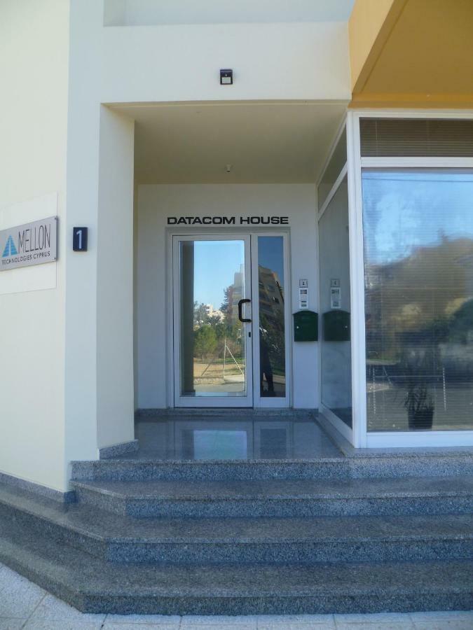 Double Room With Ensuite Bathroom At Datacom Building Nicosia Exterior foto